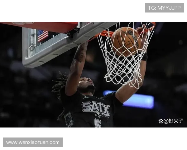 卡斯尔表现出色25分钟内高效砍下16分9助攻仅1次失误助力球队胜利